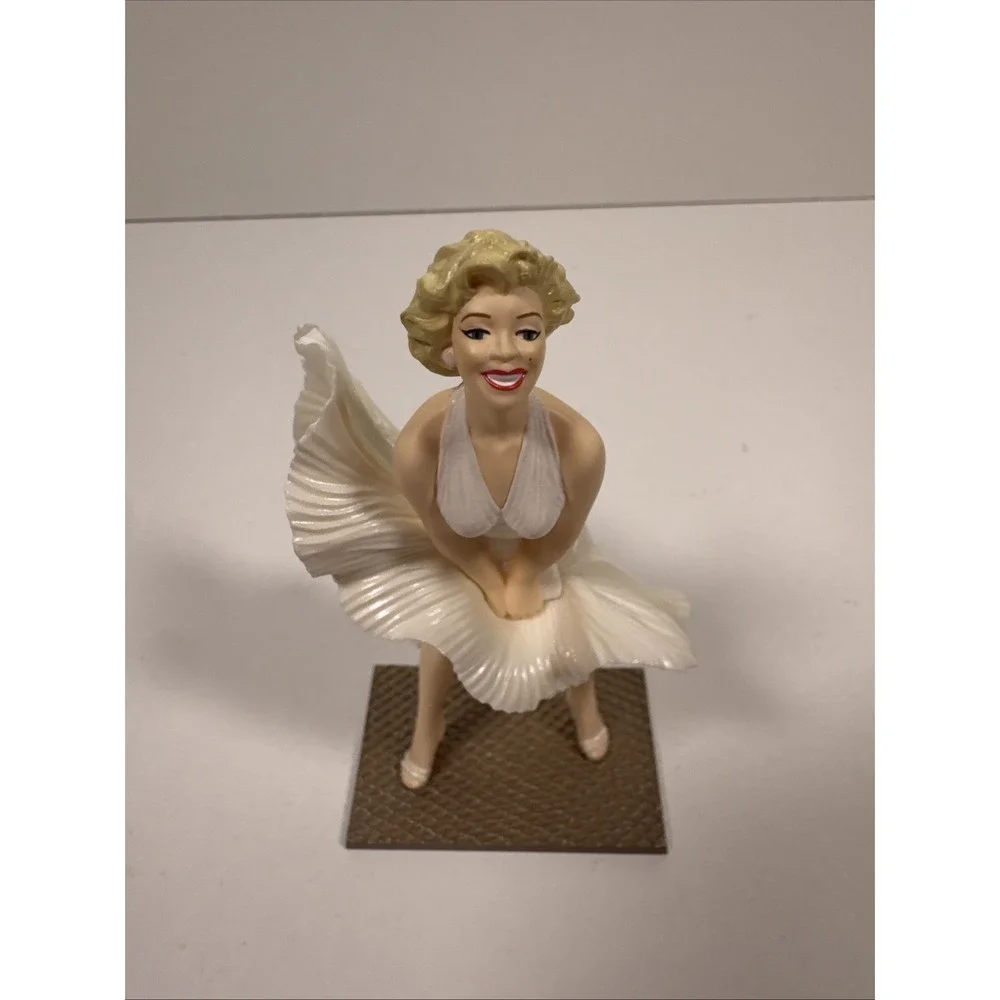 CHRISTMAS ORNAMENT MARILYN MONROE HALLMARK KEEPSAKE COLLECTOR SERIES 1998 NEW